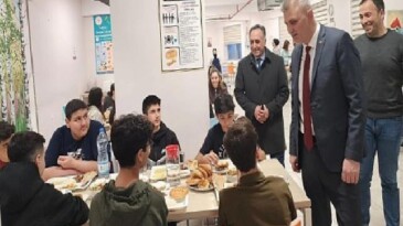 Lider Sezer Ramazan Rahmetini Gölcüklülerle Paylaşıyor