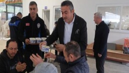 Lider Topaloğlu’ndan pazar esnafına çorba ikramı