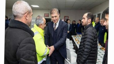 Lider Tugay, mesaiye işçi ile başladı