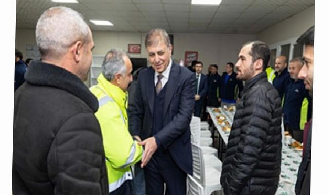 Lider Tugay, mesaiye işçi ile başladı