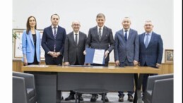 Lider Tugay’dan tarihi imza