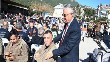 Lider Yardımcısı Gül’den belediye çalışanına yemek