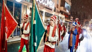 Mehteran Ekibi Marşlar Çalarak Osmanlı Geleneğini Sürdürüyor