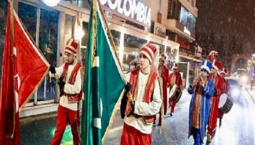 Mehteran Ekibi Marşlar Çalarak Osmanlı Geleneğini Sürdürüyor