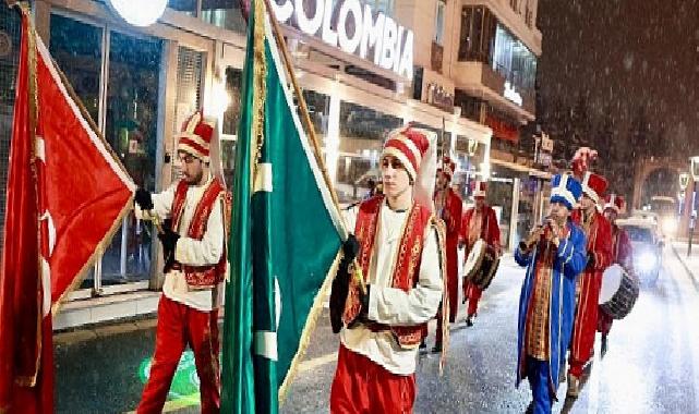 Mehteran Ekibi Marşlar Çalarak Osmanlı Geleneğini Sürdürüyor