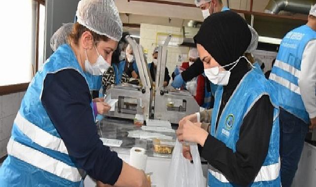 Menemen Belediyesi Aşevi’nden her gün 10 bin bireye yemek