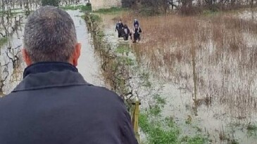 Selde Mahsur Kalanların İmdadına Büyükşehir İtfaiyesi Yetişti