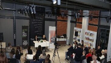 Seray Şahiner, son romanını doğduğu kent Bursa’da anlattı