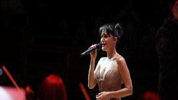 Şevval Sam hem söyledi hem yönetti