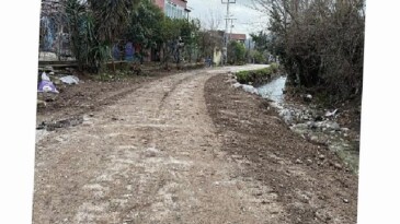 Şiddetli yağış nedeniyle çöken yol onarıldı
