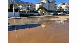 Şiddetli yağış sonrası 50 traktör balçık ve kum temizlendi