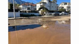 Şiddetli yağış sonrası 50 traktör balçık ve kum temizlendi