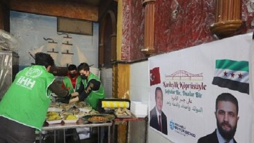 Suriye Rakka’da Büyükşehir’le iftar rahmeti