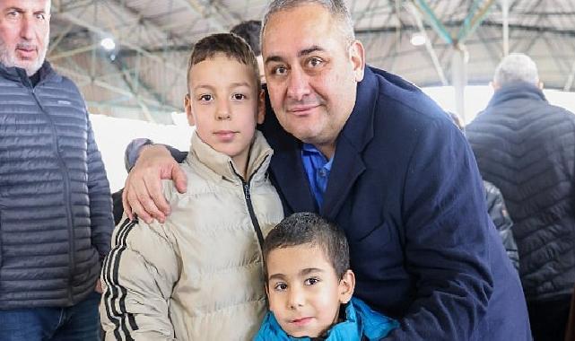 Ufuktepe Semt Pazarı’nda Lider Özarslan’a Sevgi Seli