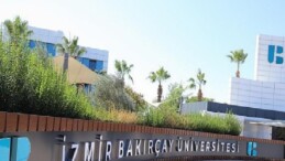 Üniversitemiz ile Reha Necla Midilli Eğitim ve Yaşlı Meskeni Vakfı Arasında İş Birliği Protokolü İmzalandı