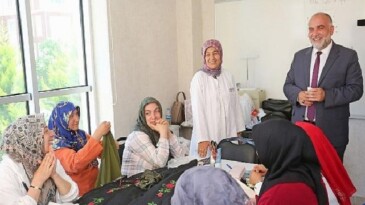 Antalya’da 100. Yıl Bulvarı’nda asfalt çalışmaları sürüyor