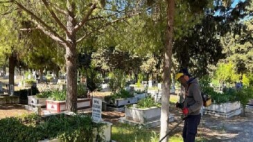 Ayvalık’ta Mezarlıklar Bayram Ziyaretlerine Hazırlandı…