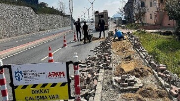Başiskele’de tretuvar yenileme çalışmaları tamam