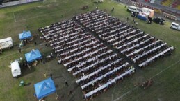 Bayındır’da Kadir Gecesi Rahmeti: Kent Stadyumu’nda Dev Gönül Sofrası Kuruldu