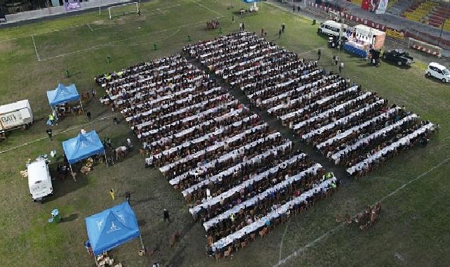 Bayındır’da Kadir Gecesi Rahmeti: Kent Stadyumu’nda Dev Gönül Sofrası Kuruldu