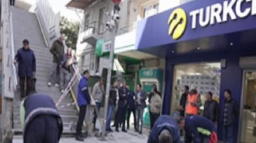 Bayraklı Sevgi Yolu’nda ağır tempo