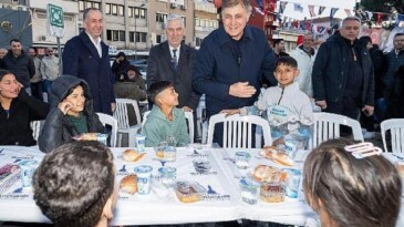 Bergama’nın iftar sofrası Tıp Bayramı’nda doktor başkanları buluşturdu