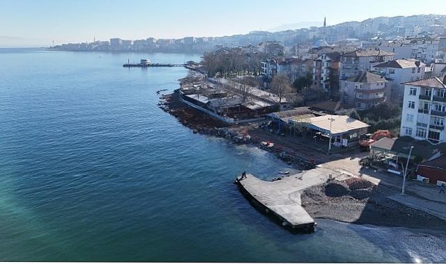 Bir dalga kırıcı set de Değirmendere kıyısına