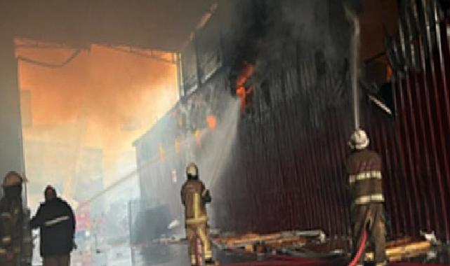 Buca’daki yangında Büyükşehir itfaiyesinin vakitle yarışı