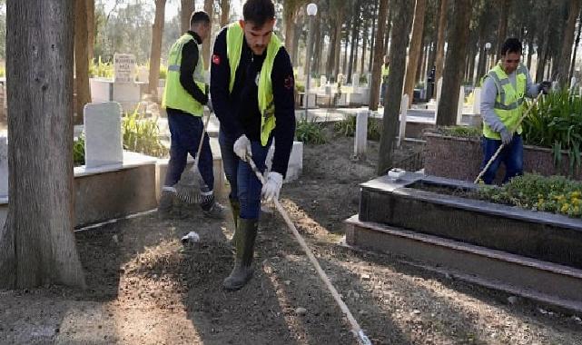 Burhaniye’de Ramazan Bayramı Öncesi Mezarlıklarda Kapsamlı Paklık