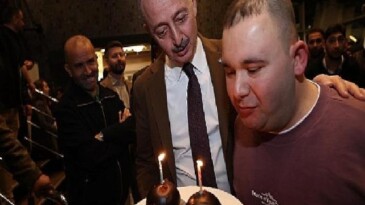 Büyükakın’dan Arif’e doğum günü sürprizi