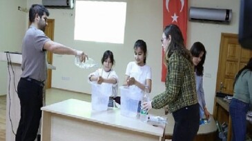 Büyükşehir Belediyesi çocuklara suyun ehemmiyetini anlatıyor