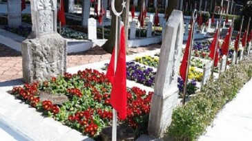 Büyükşehir’den şehitliklerde titiz çalışma