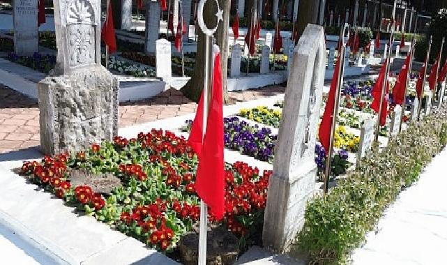 Büyükşehir’den şehitliklerde titiz çalışma