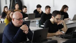 Büyükşehir’den teknoloji meraklısı gençlere yapay zekâ eğitimi