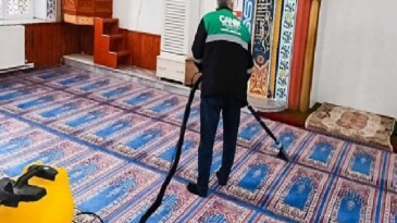 Canik’te Mescitler Taban Köşe Temizleniyor