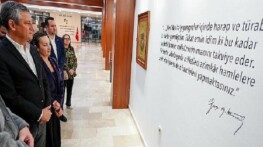 CHP Genel Başkanı Özgür Özel “Sarışın Bir Kurt” Standını Gezdi