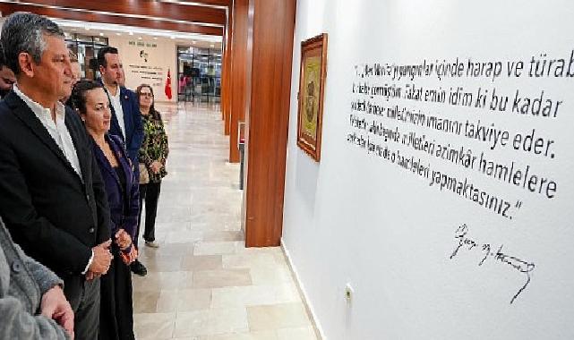 CHP Genel Başkanı Özgür Özel “Sarışın Bir Kurt” Standını Gezdi