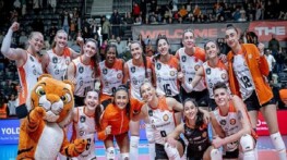 Eczacıbaşı Dynavit olağan dönemi galibiyetle tamamladı