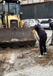 Edremit Belediyesi Altınkum’da ve Kadıköy’de Yolları Yeniliyor