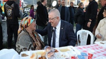 Edremit Belediyesi iftar sofraları Altınoluk’ta kuruldu