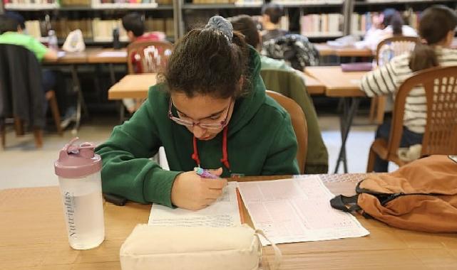 Efes Selçuk Belediyesi’nden İmtihan Yolundaki Öğrencilere Takviye