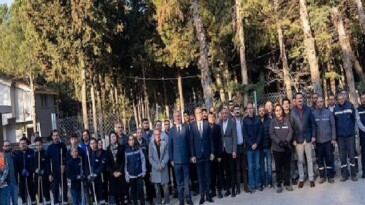 Gaziemir’in mezarlıklarında bayram paklığı