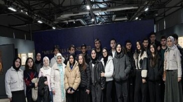 Gençler, “Mukaddes Emanetlere” sahip çıkıyor