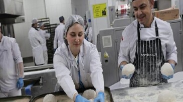 Gençlerden iftar sofralarına sıcak dokunuş