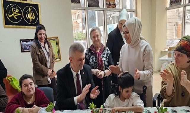 Gölcük’te Çiçekler Pürüzleri Aştı