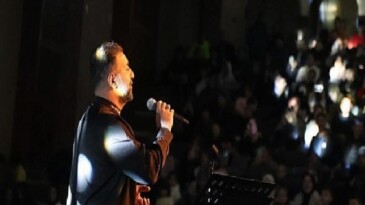 Gönüllere Dokunan İlahileriyle Hasan Bayar Sahne Aldı