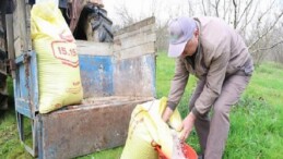 Gübreler toprakla buluşuyor, çiftçinin yüzü gülüyor