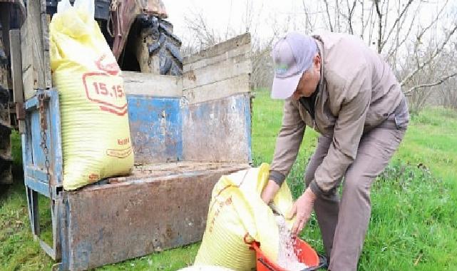 Gübreler toprakla buluşuyor, çiftçinin yüzü gülüyor