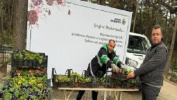 İnegöl’de Bayram Öncesi Mezarlıklar Çiçek Bahçesine Büründü