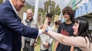 İzmir’de gençler yalnız değil